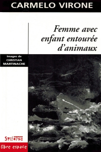 Femme avec enfant entourée d'animaux